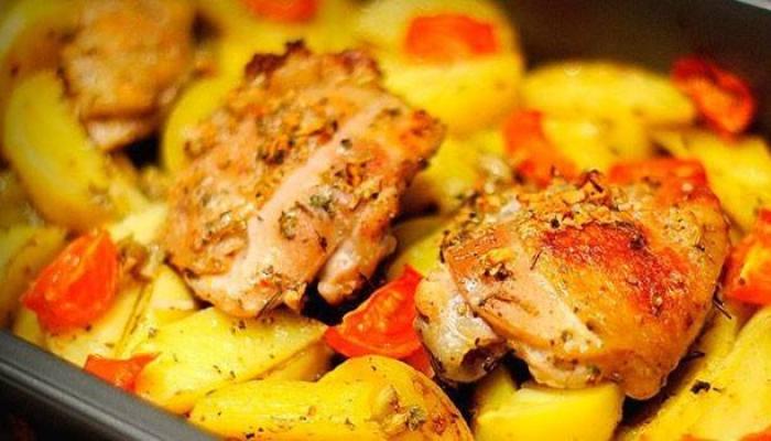 Самые вкусные рецепты курицы в духовке Курица с картошкой в духовке рецепт самый